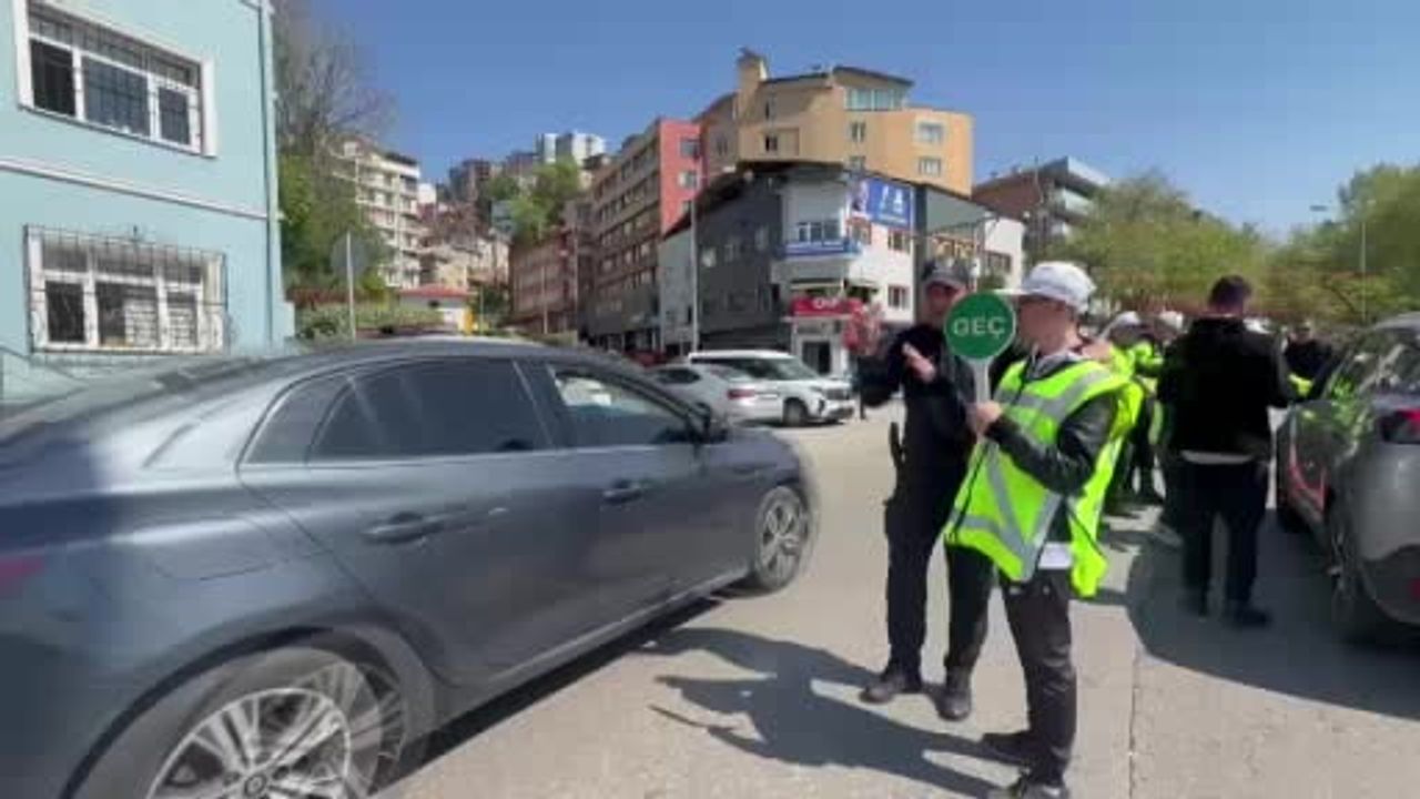 Zonguldak'ta özel bireyler polis ve jandarmayla trafik denetiminde