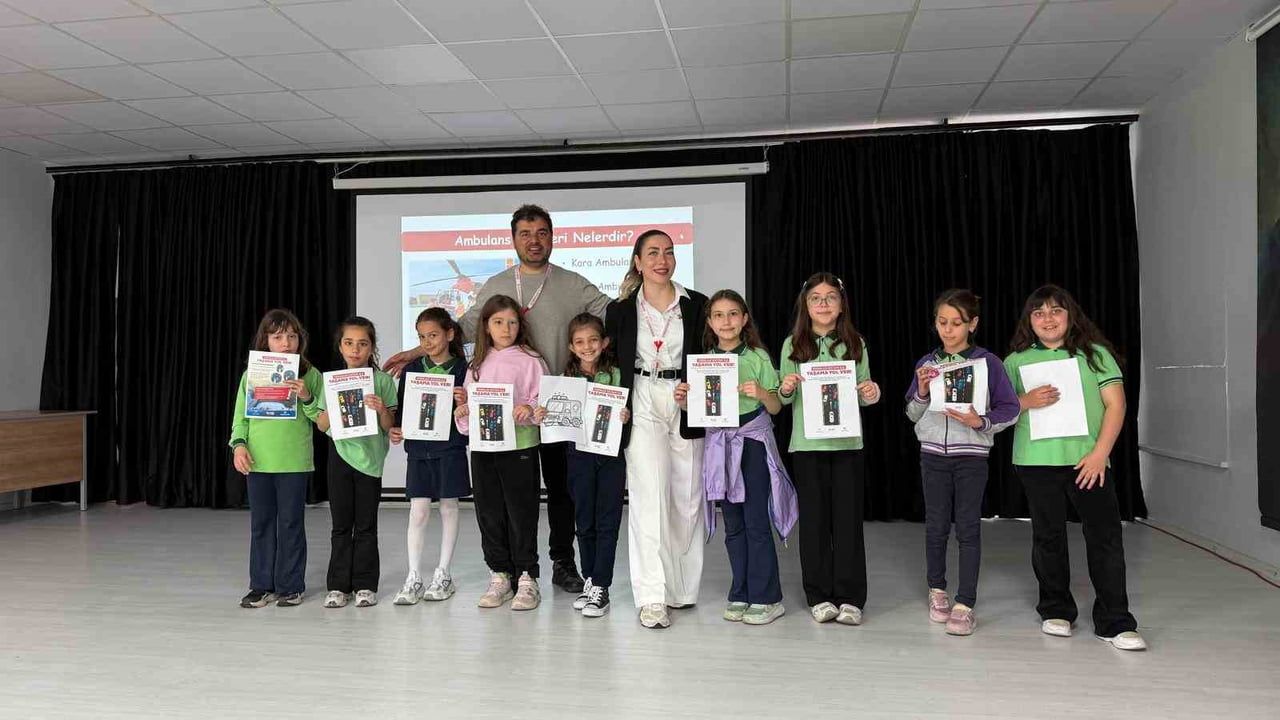 Zonguldak'ta Trafik ve İlkyardım Haftası kapsamında ilkokul öğrencilerine uygulamalı eğitim verildi
