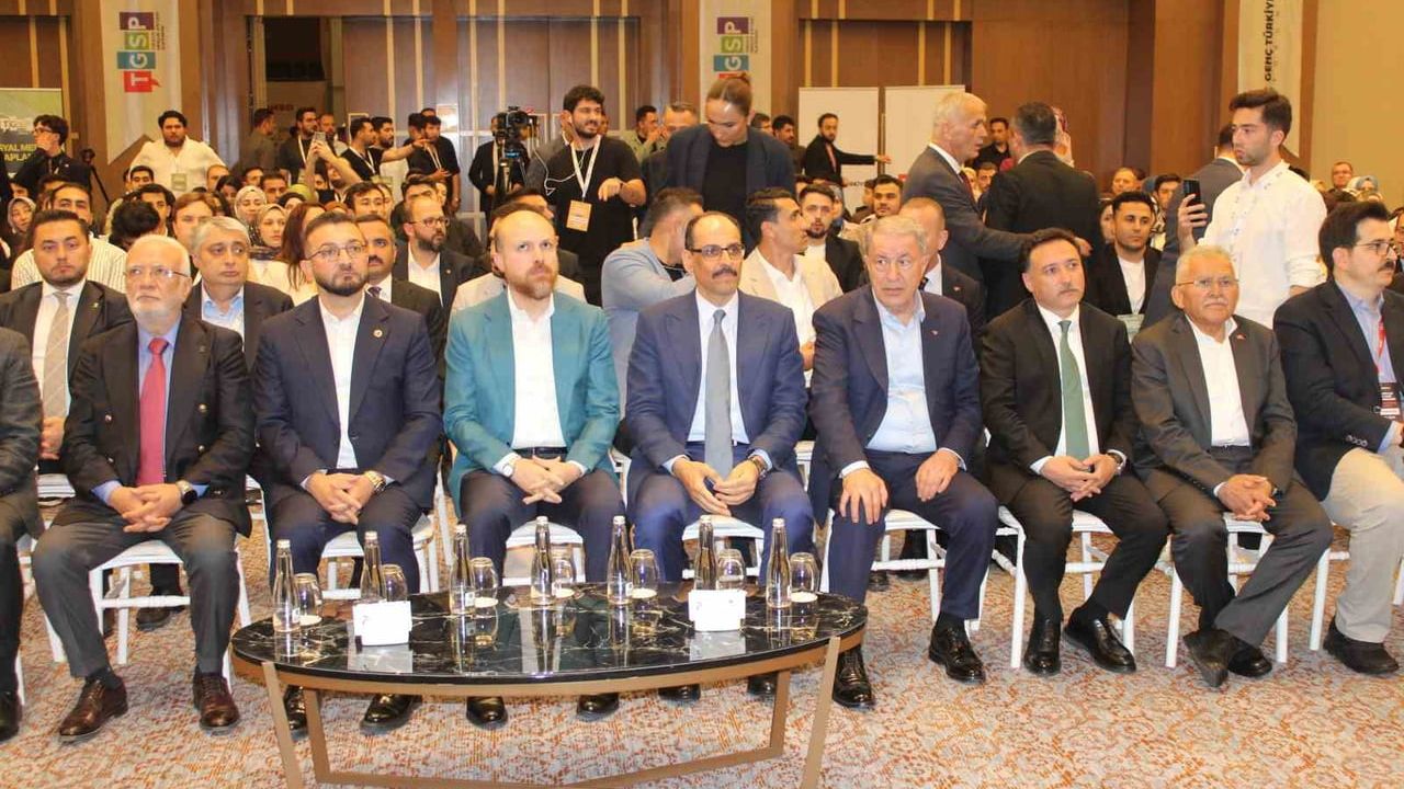 12. Genç Türkiye Forumu Kayseri'de: 'Hibrit Tehditler Çağında Yeni Güvenlik Mimarisi' tartışıldı