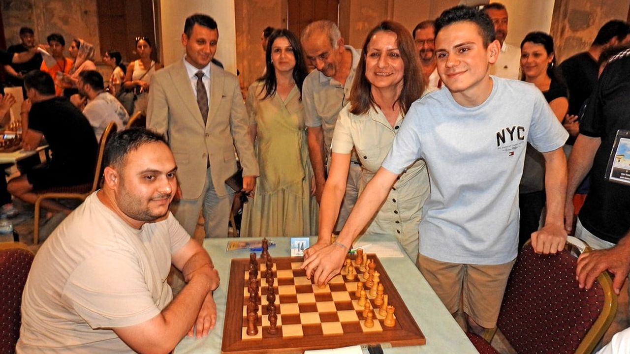 12. uluslararası Çeşme açık satranç turnuvası başladı