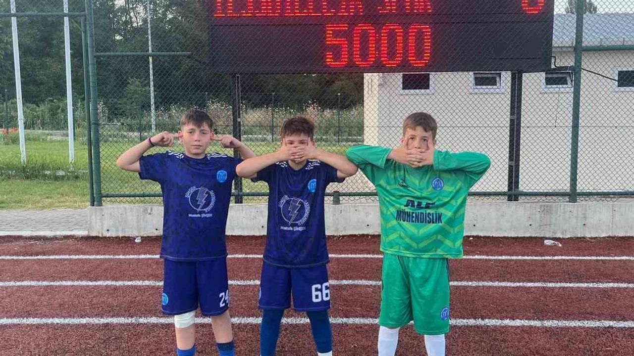 1299 Bilecikspor Ertuğrulspor'u 8-0 yendi, play-off'a kaldı