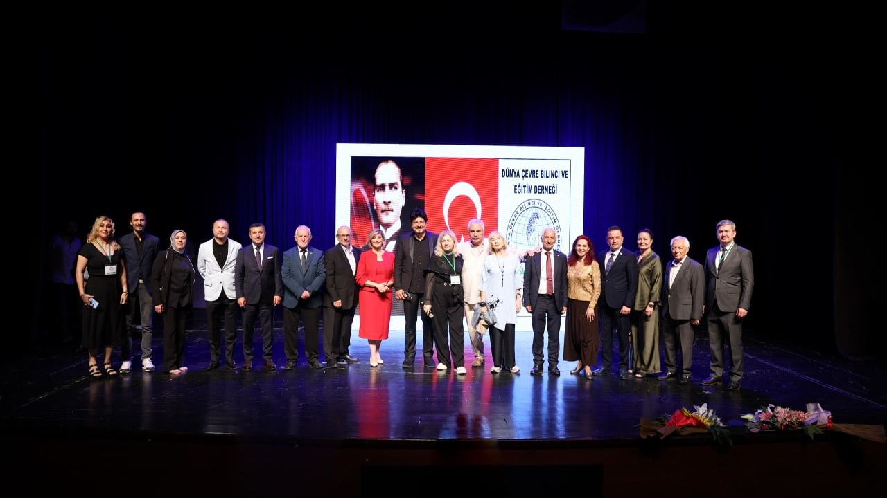 2. Yüzyıl Cumhuriyet Ödülleri Küçükçekmece'de: Kemal Çebi'ye Halka Hizmet Onur ve Emek Ödülü