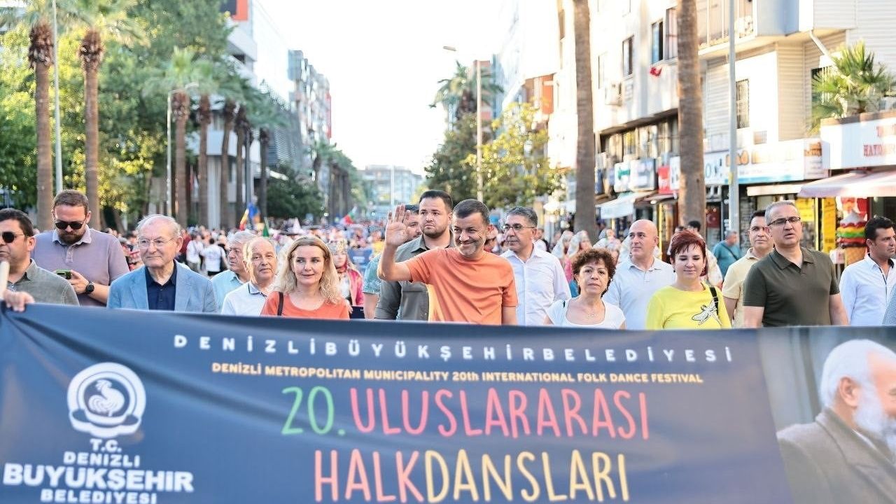 20. Uluslararası Halk Dansları Festivali kortejle başladı