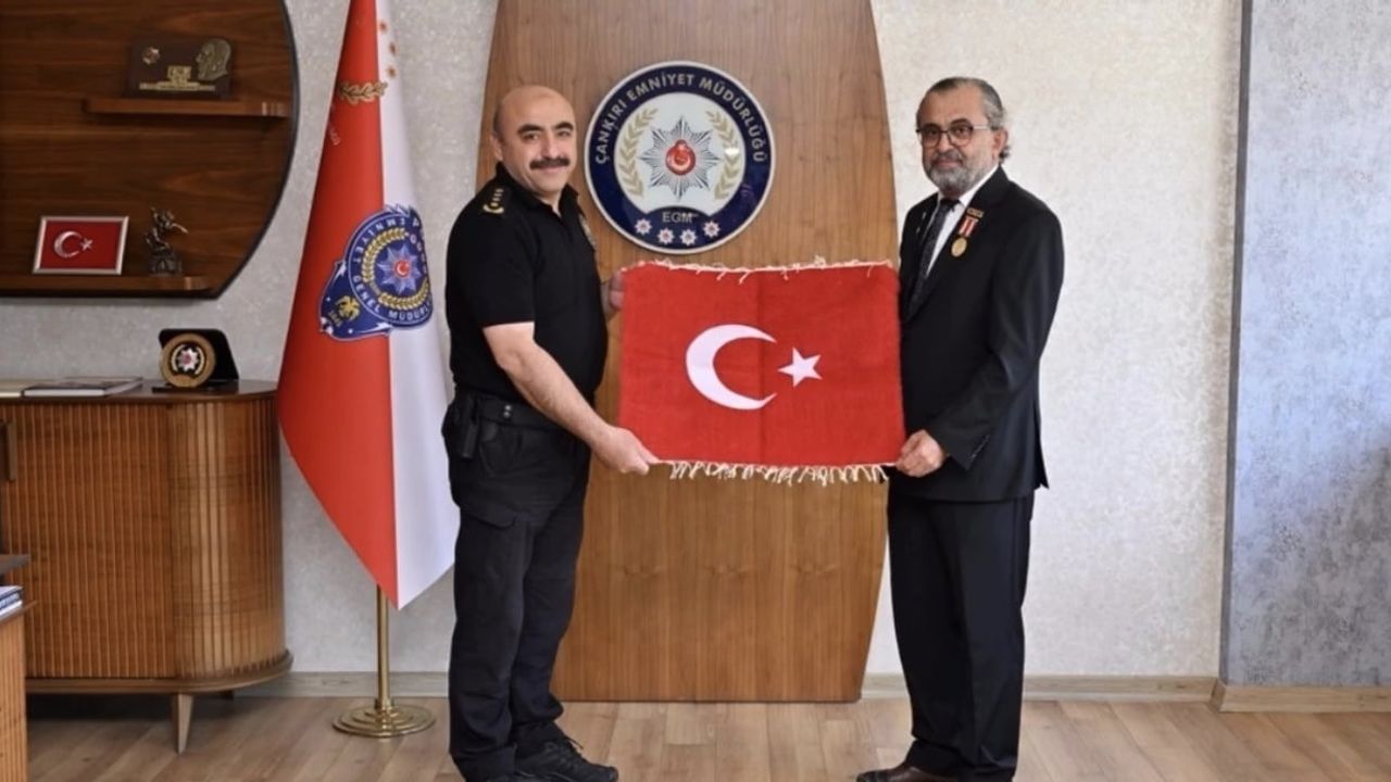 34 yıllık polis memuru meslektaşlarına telsizden veda etti