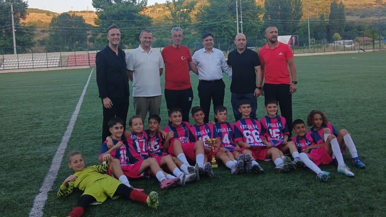 4 Eylülspor Bilecik U11 gençler ligi şampiyonu oldu