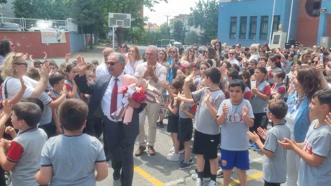 44 Yıllık Eğitim Hizmeti: Plevne İlköğretim Okulu Müdürü Zafer Tekçe Emekli Oldu