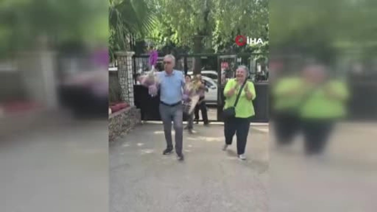 45 yıllık matematik öğretmeni için eşinden davul zurnalı emeklilik sürprizi