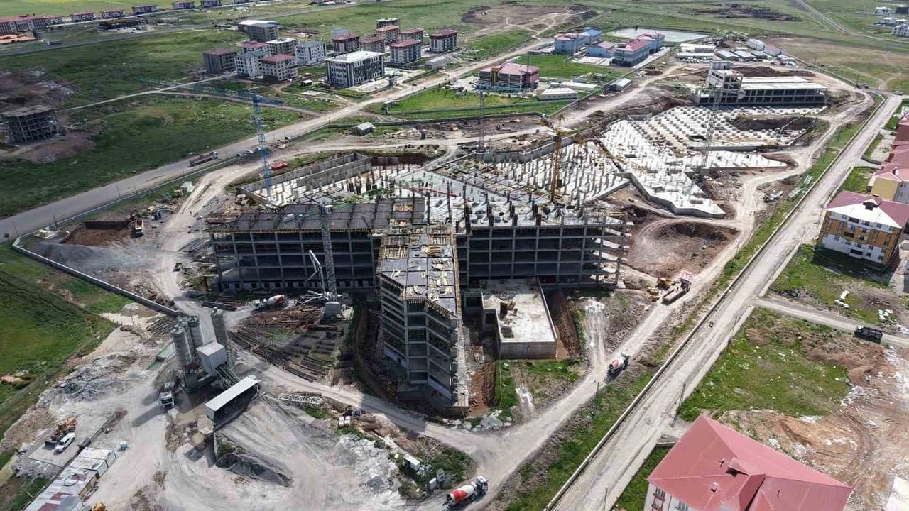 500 yataklı Kars Bölge Hastanesi yükseliyor: Kars sağlıkta yeni bir döneme hazırlanıyor