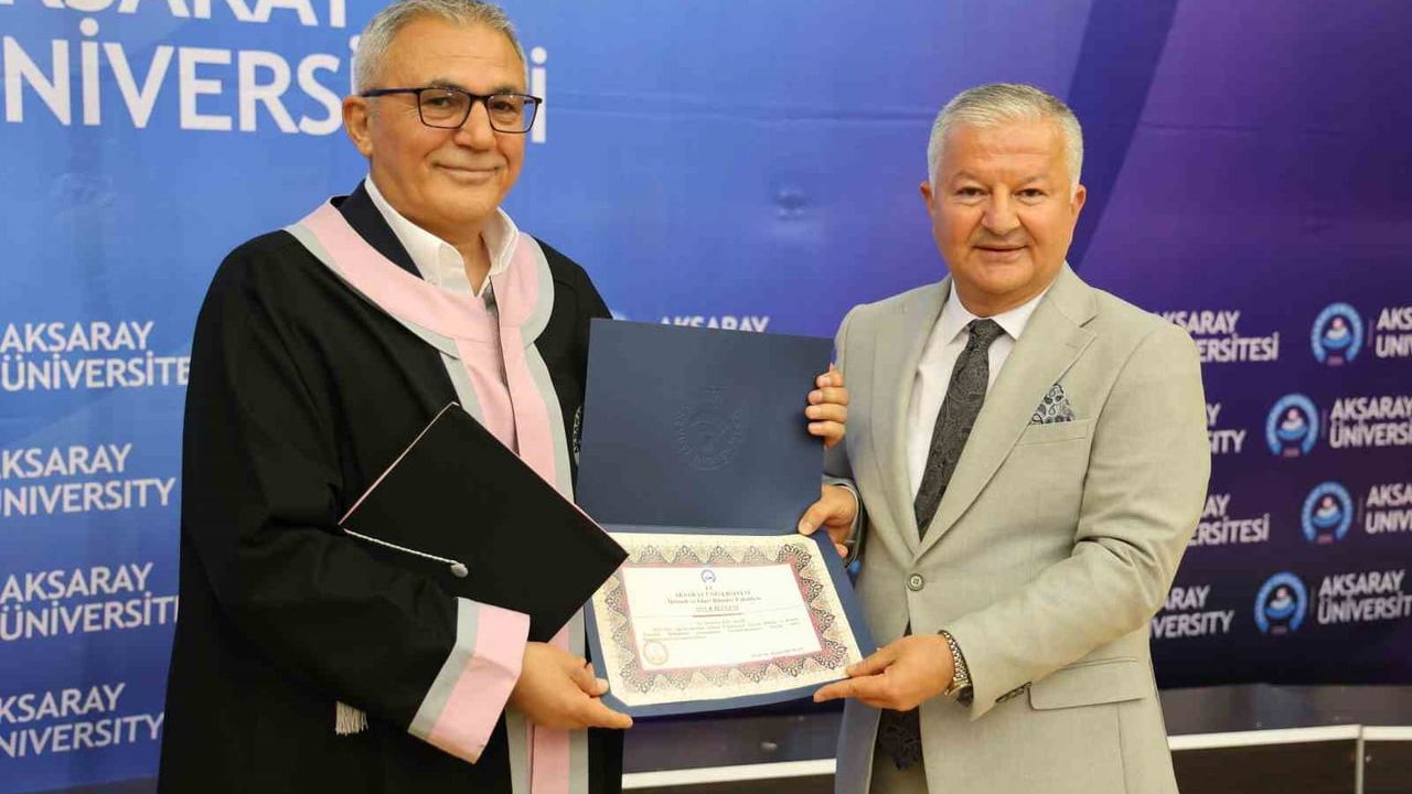 55 yaşında başlayan üniversite hayalini 59 yaşında tamamladı