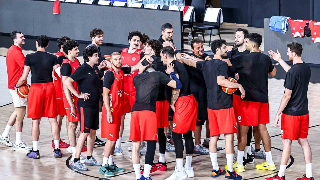A milli erkek basketbol takımı hazırlıklarını Antalya'da sürdürecek
