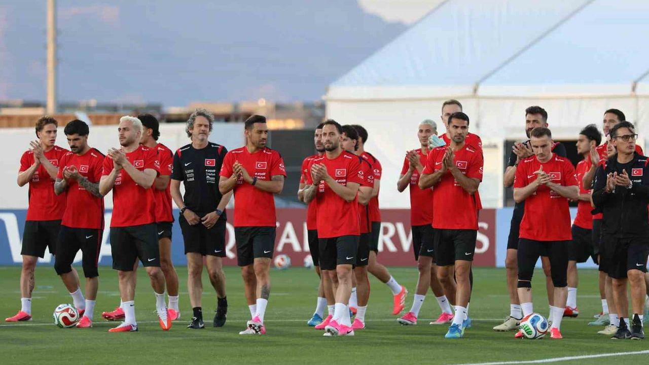A Milli Futbol Takımı Arizona Kampında Taraftara Açık İlk Antrenmanını Gerçekleştirdi