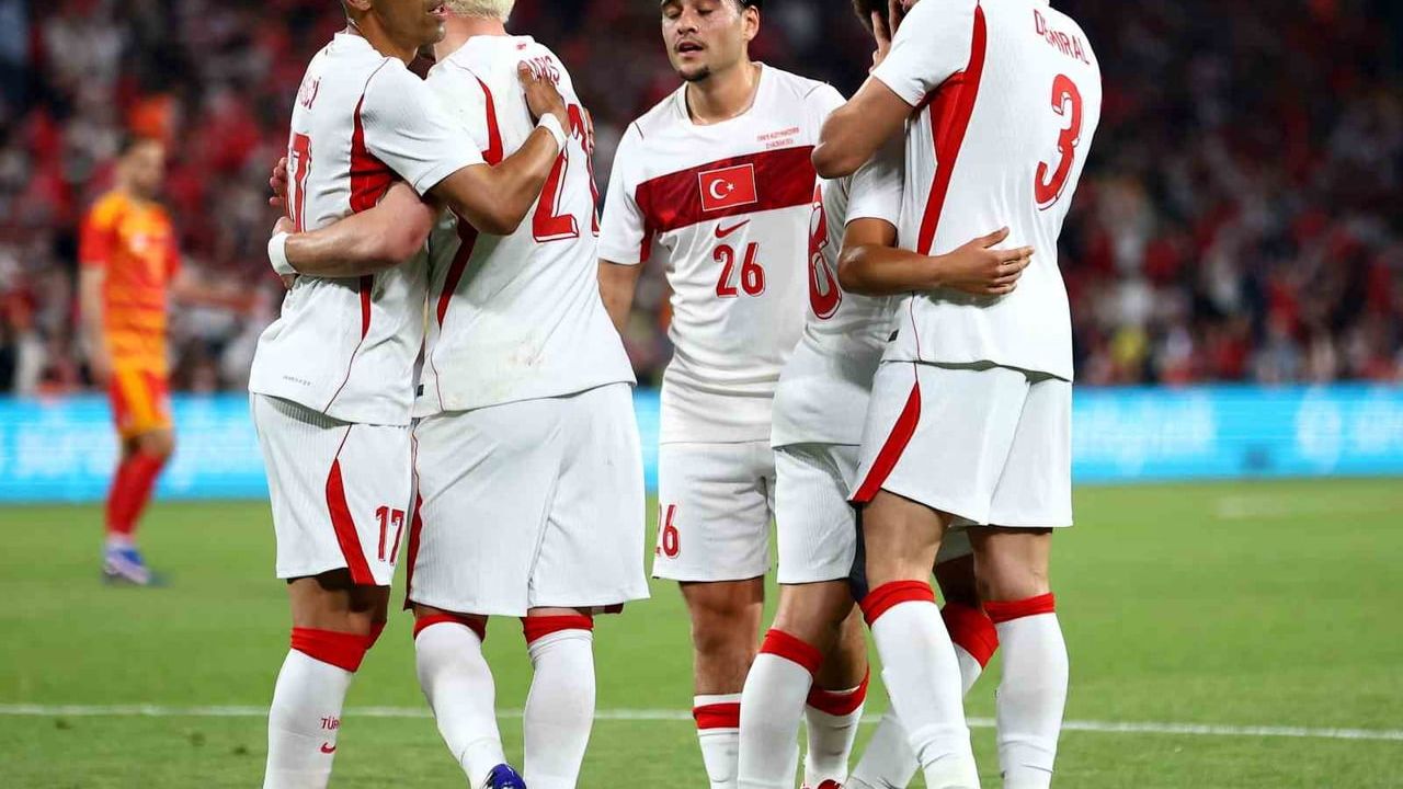 A Milli Futbol Takımı, Kuzey Makedonya'yı 4-0 Yenerek Dünya Kupası Hazırlıklarına Güçlü Başladı