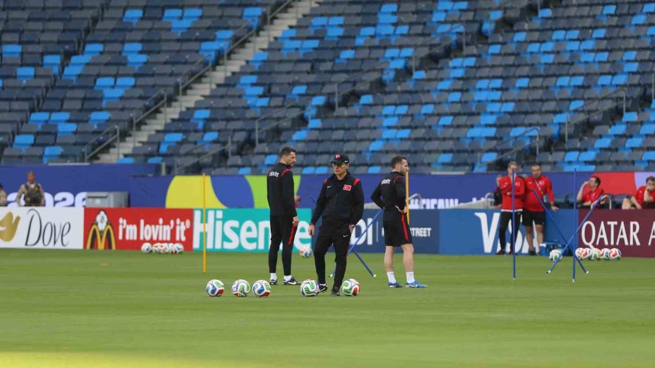 A Milli Futbol Takımı Los Angeles'taki ilk antrenmanını yaptı