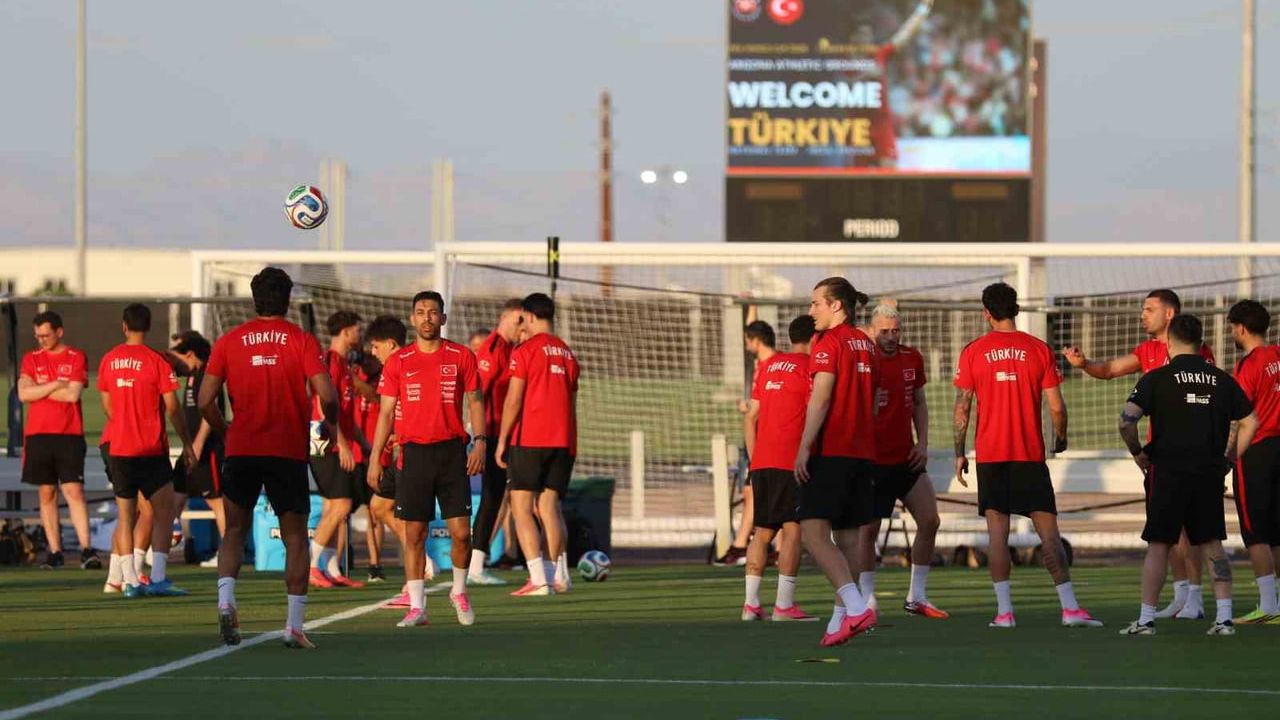 A Milli Futbol Takımı Paraguay maçının hazırlıklarına başladı