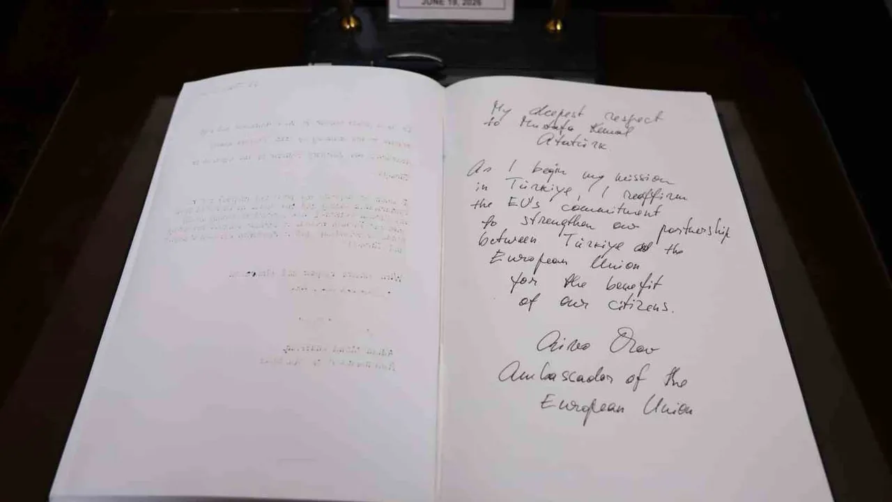 AB büyükelçisi Orav Anıtkabir’i ziyaret etti