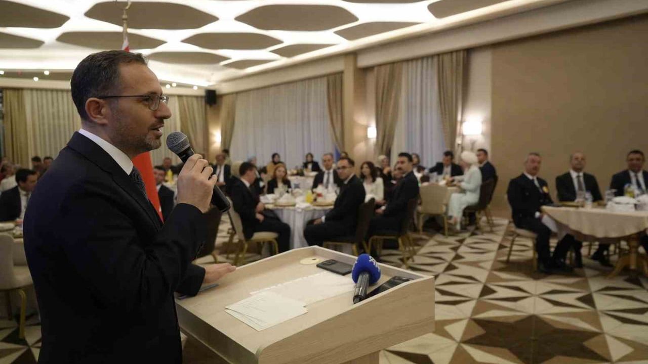 Adalet bakan yardımcısı Ayyıldız Gümüşhane’de hakim ve savcılara veda programına katıldı
