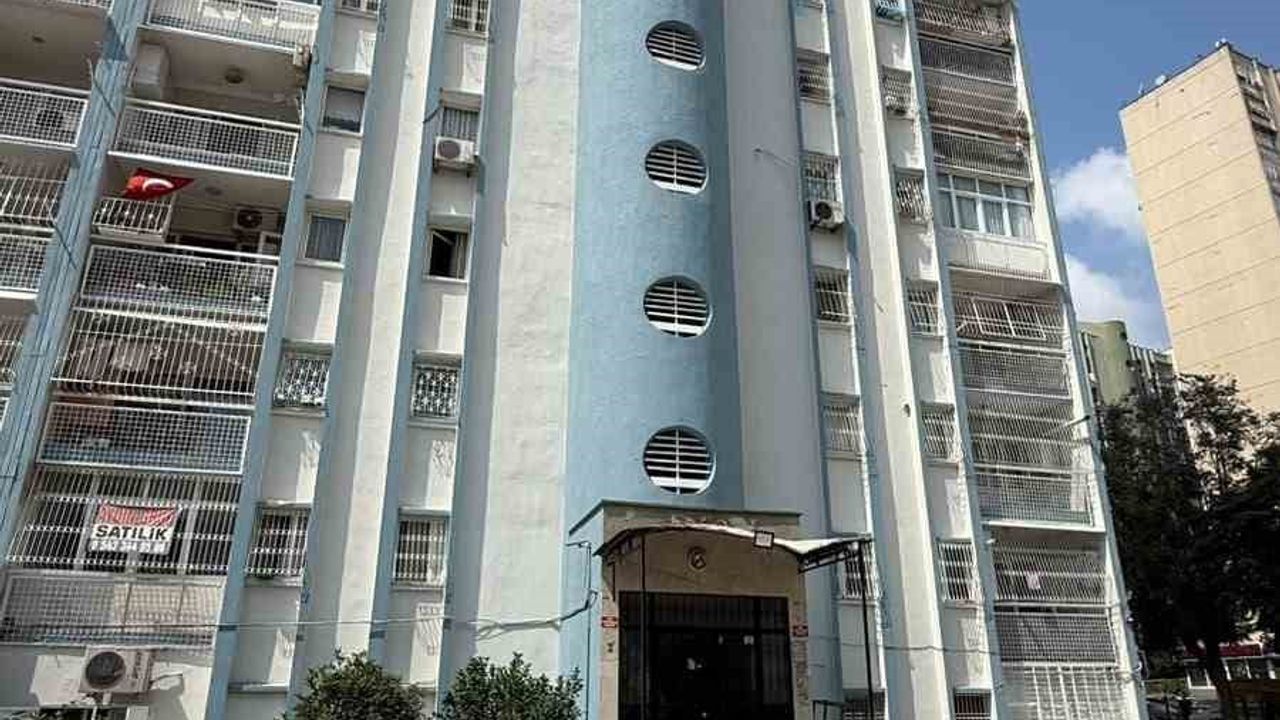 Adana'da 12. kattan düşen Ecrin Deniz Karaca, başarılı ameliyatlarla hayata tutundu