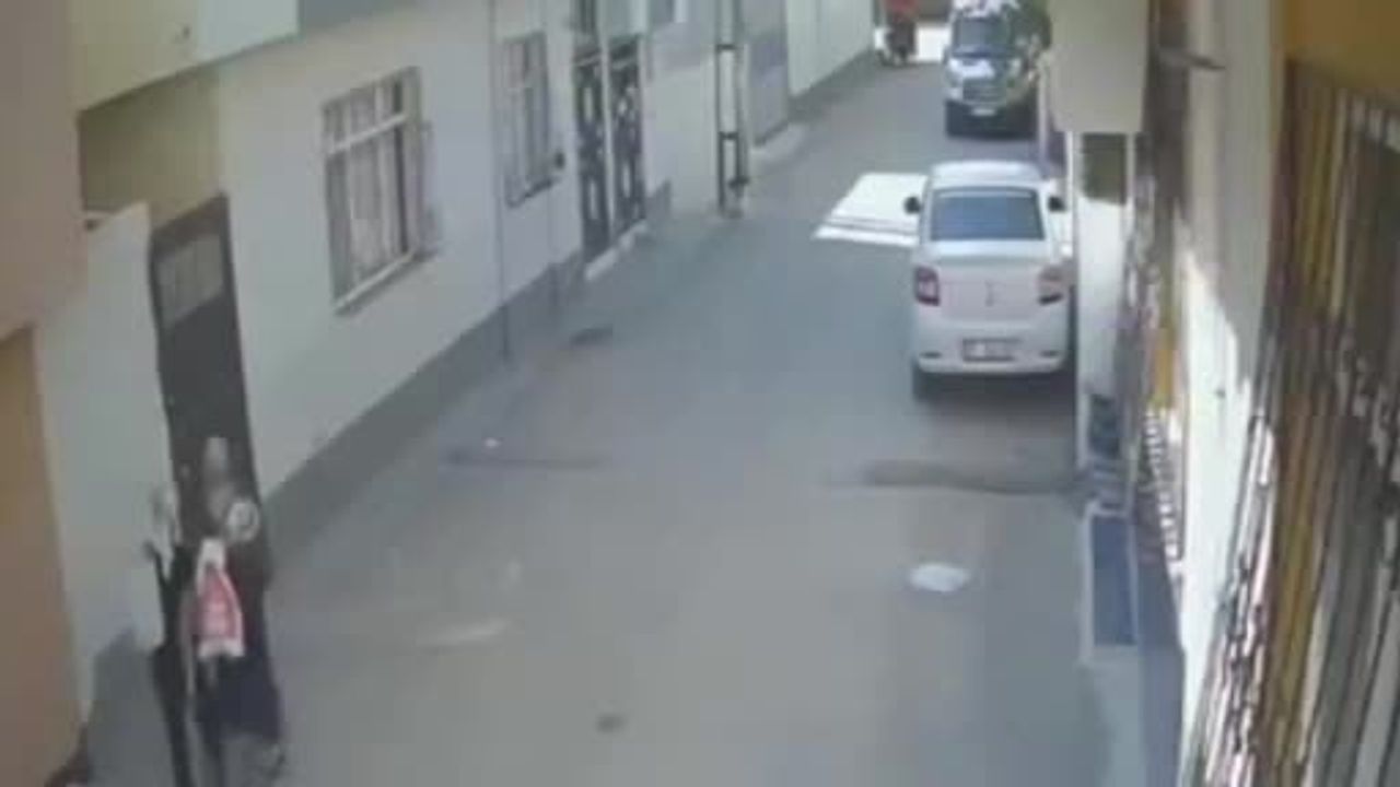 Adana'da 3 kadın evden pirinç, bulgur, makarna ve elektrikli ocak çaldı