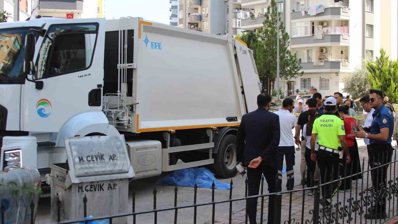 Adana'da çöp kamyonunun çarptığı 71 yaşındaki kadın hayatını kaybetti