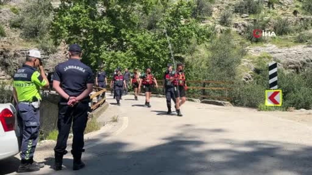 Adana'da Eğlence Çayı'na giren genç 3 gündür kayıp; arama çalışmaları sürüyor
