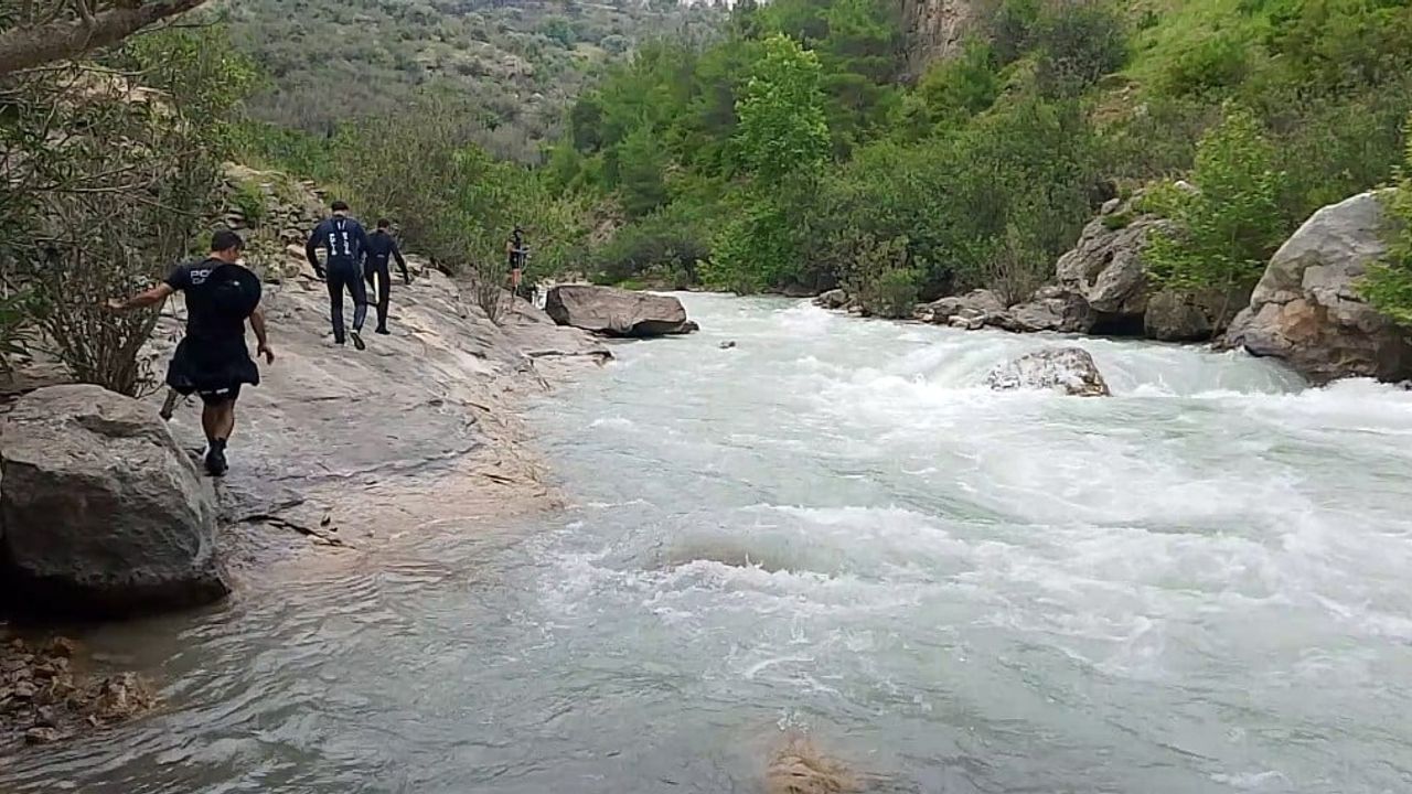 Adana'da Eğlence Çayı'nda kaybolan 25 yaşındaki boksör Ömer Alptekin için arama çalışmaları 6. günde