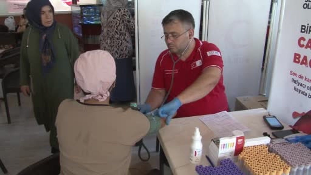 Adana’da kan ve kök hücre bağış kampanyasına yoğun ilgi