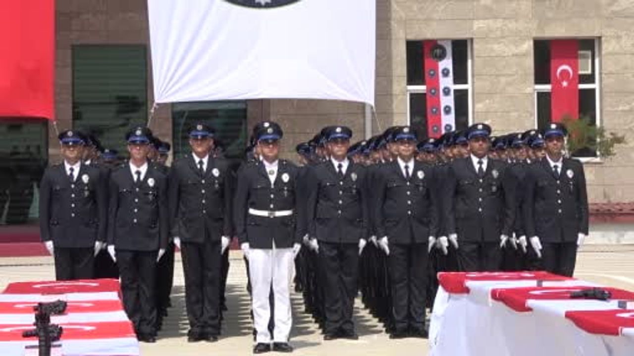 Adana'da POMEM mezuniyet töreninde sürpriz evlilik teklifi