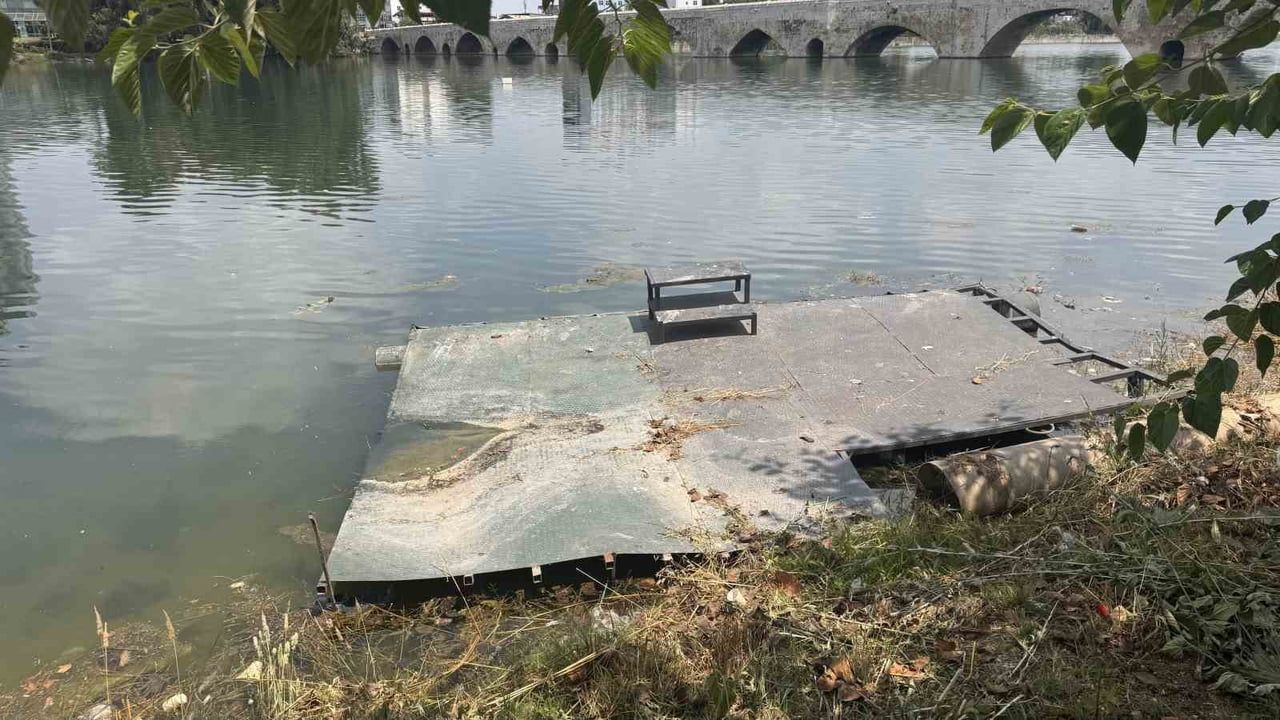 Adana'da Seyhan Nehri ve çevresindeki kirliliğe vatandaşlardan tepki