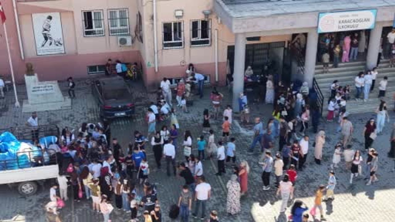 Adana sıcağında Feke'de öğrencilere Bakır Dağı'ndan karne hediyesi