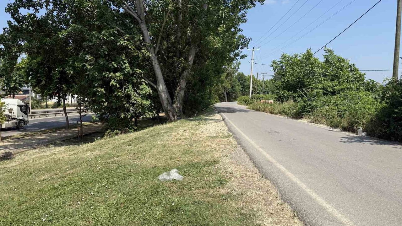 Adapazarı Güneşler Mahallesi'nde park halindeki araçta silahla vurulmuş halde ölü bulundu