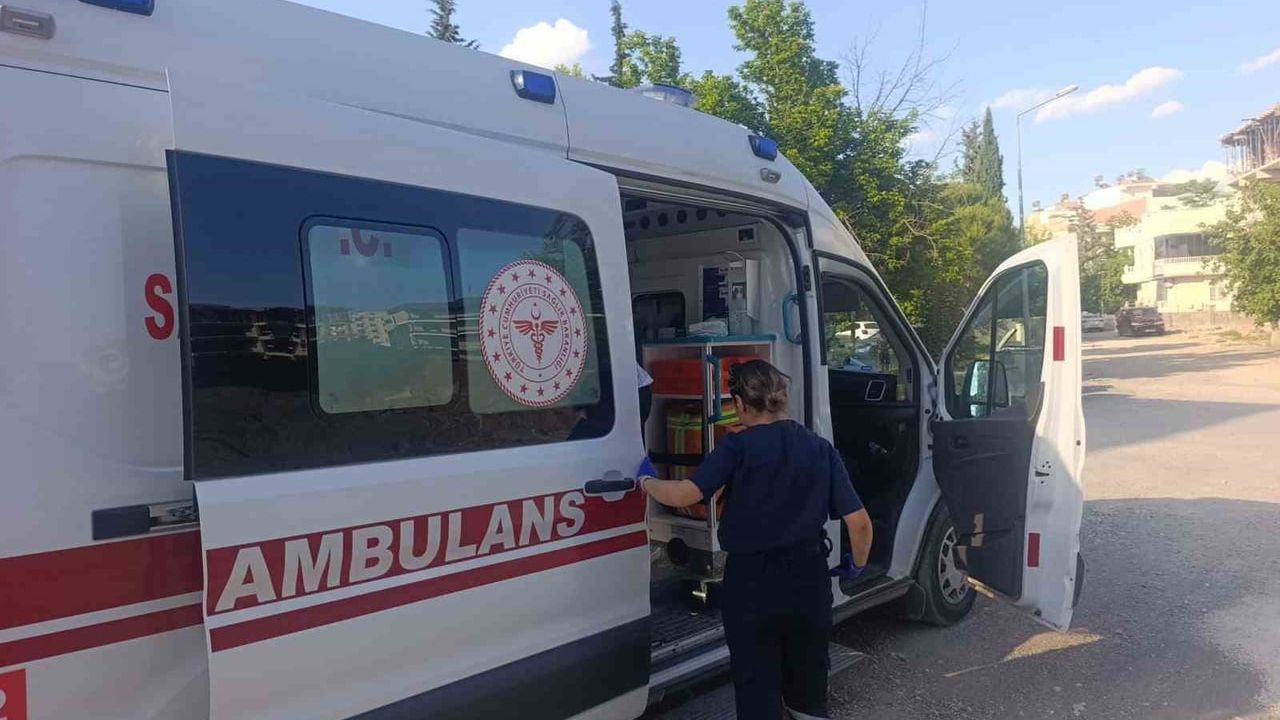 Adıyaman'da 3 metre yükseklikten düşen 2 yaşındaki çocuk hastaneye kaldırıldı
