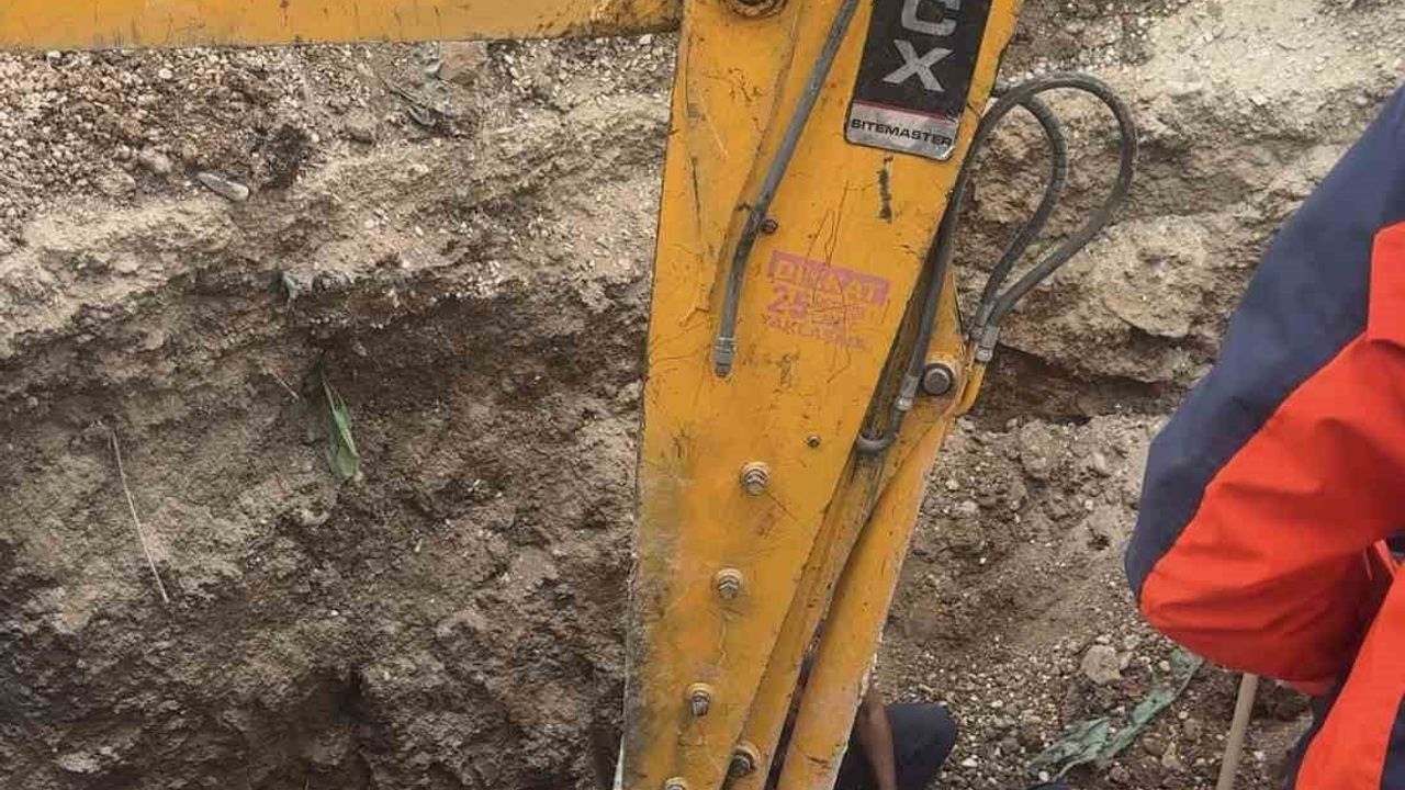 Adıyaman'da baba ve oğlu kuyu çalışmasında göçük altında kaldı: 2 yaralı