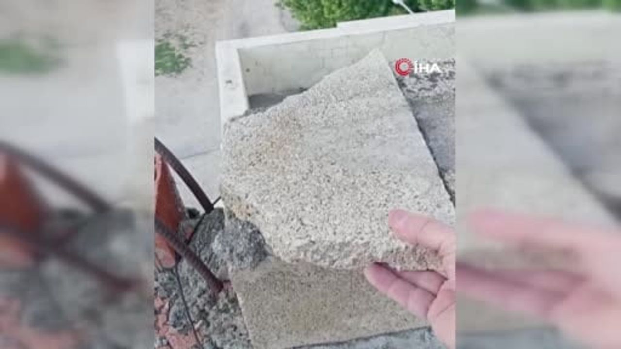 Adıyaman'da bacadaki oğul veren arılar, bina sakini arıcı tarafından kovana yerleştirildi