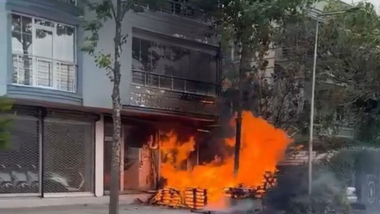 Adıyaman'da binanın önünde çıkan yangında 5 kişi dumandan etkilendi