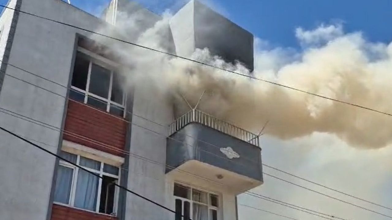 Adıyaman'da ev yangınında bir kişi dumandan etkilendi