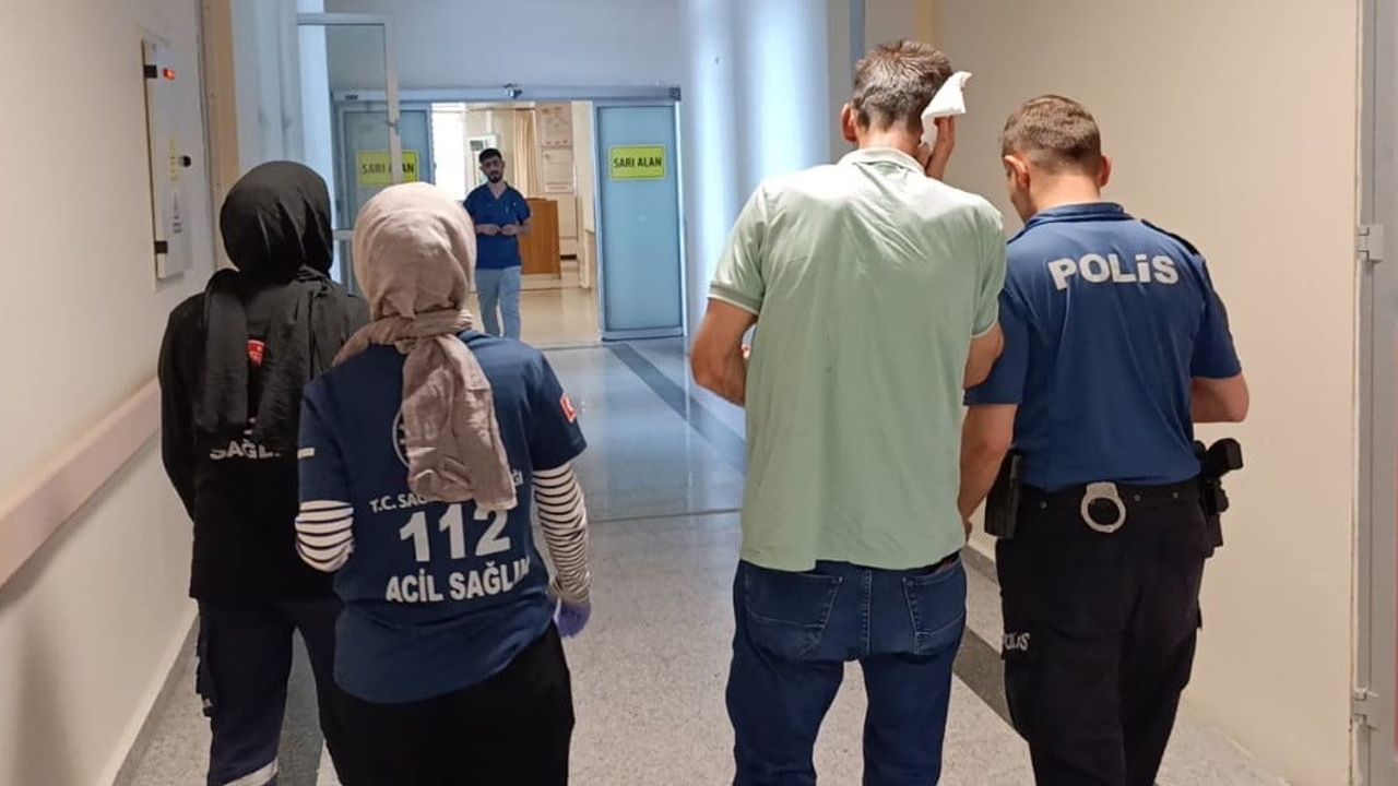 Adıyaman'da inşaattan düşen malzeme bir yayayı yaraladı