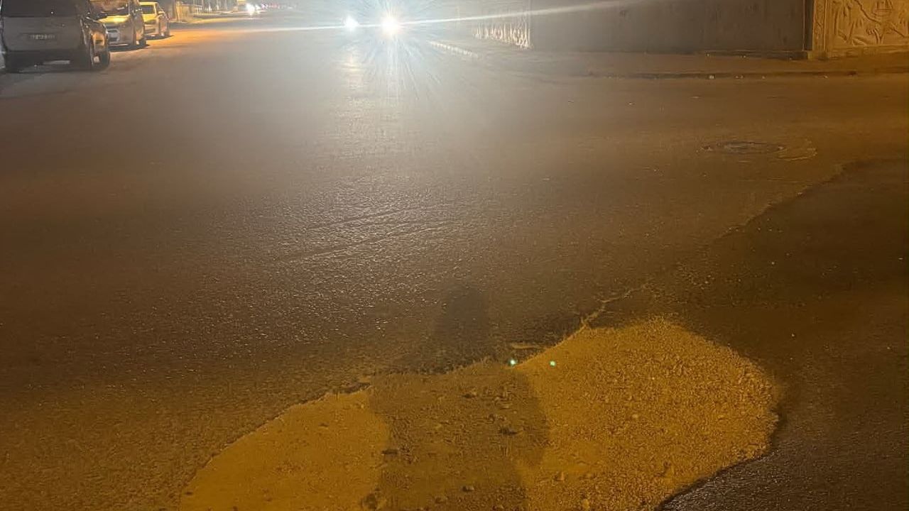 Adıyaman'da Karaali Caddesi'ndeki yol çukuru tehlike oluşturuyor