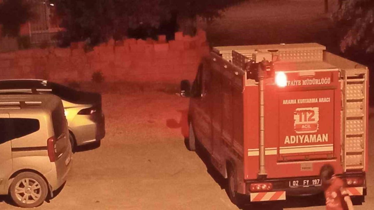 Adıyaman'da motor kısmına sıkışan kedi itfaiye ekiplerince kurtarıldı