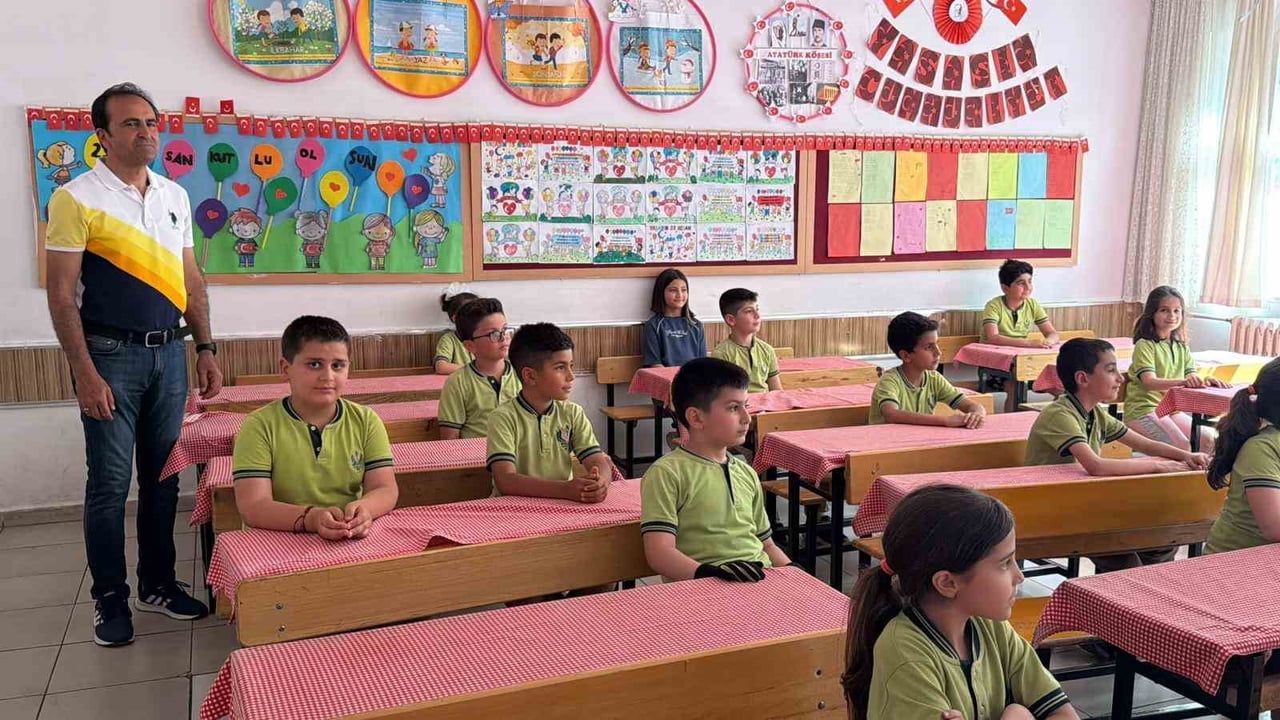 Adıyaman'da öğretmenin Heimlich manevrası, boğazına şeker kaçan öğrenciyi kurtardı