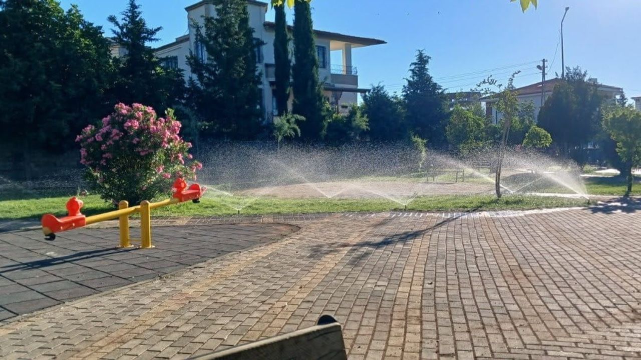 Adıyaman’da park ve bahçelere yaz bakımı