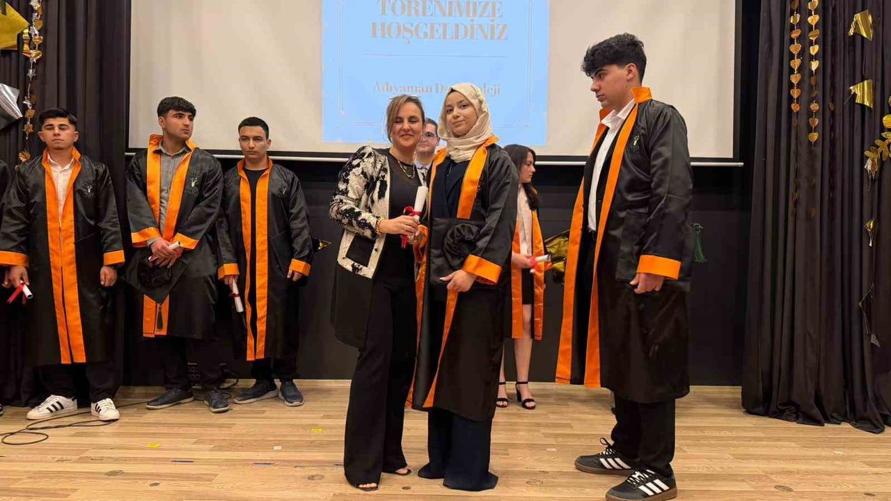 Adıyaman Doğa Koleji'nde Lise Mezuniyet Töreni Coşkuyla Gerçekleşti