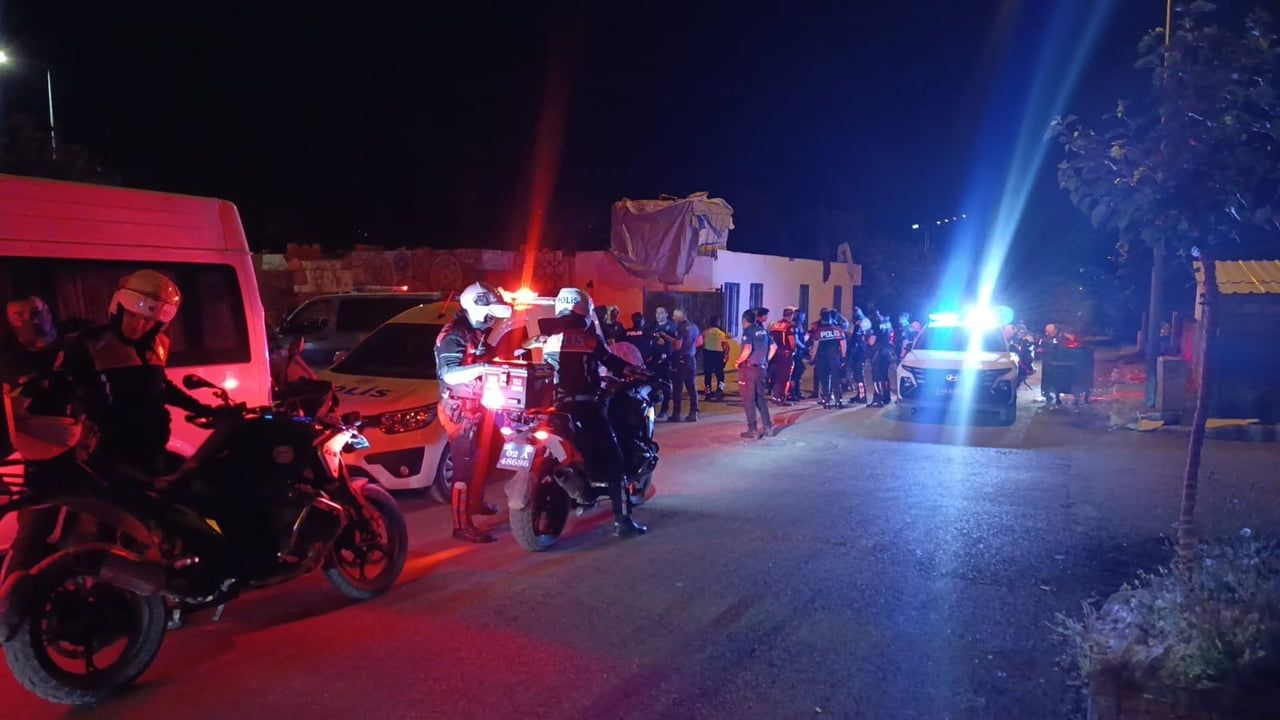 Adıyaman Yenisanayi Mahallesi'nde bıçaklı kavga: 1 kişi yaralandı