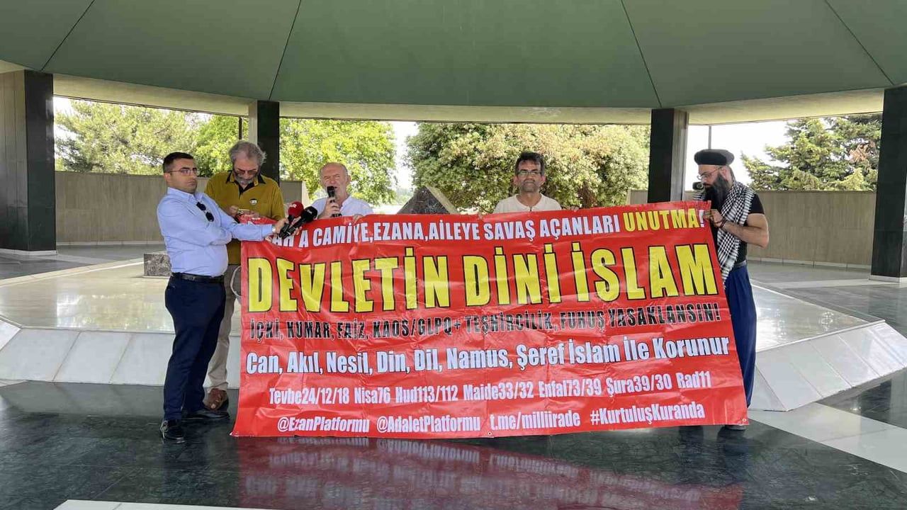 Adnan Menderes kabri başında anıldı
