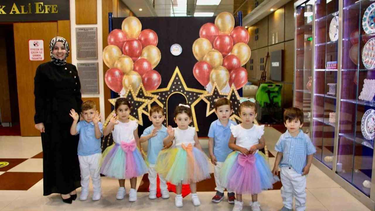 ADÜ anaokulu'nda yılsonu gösterisi ve kep töreni