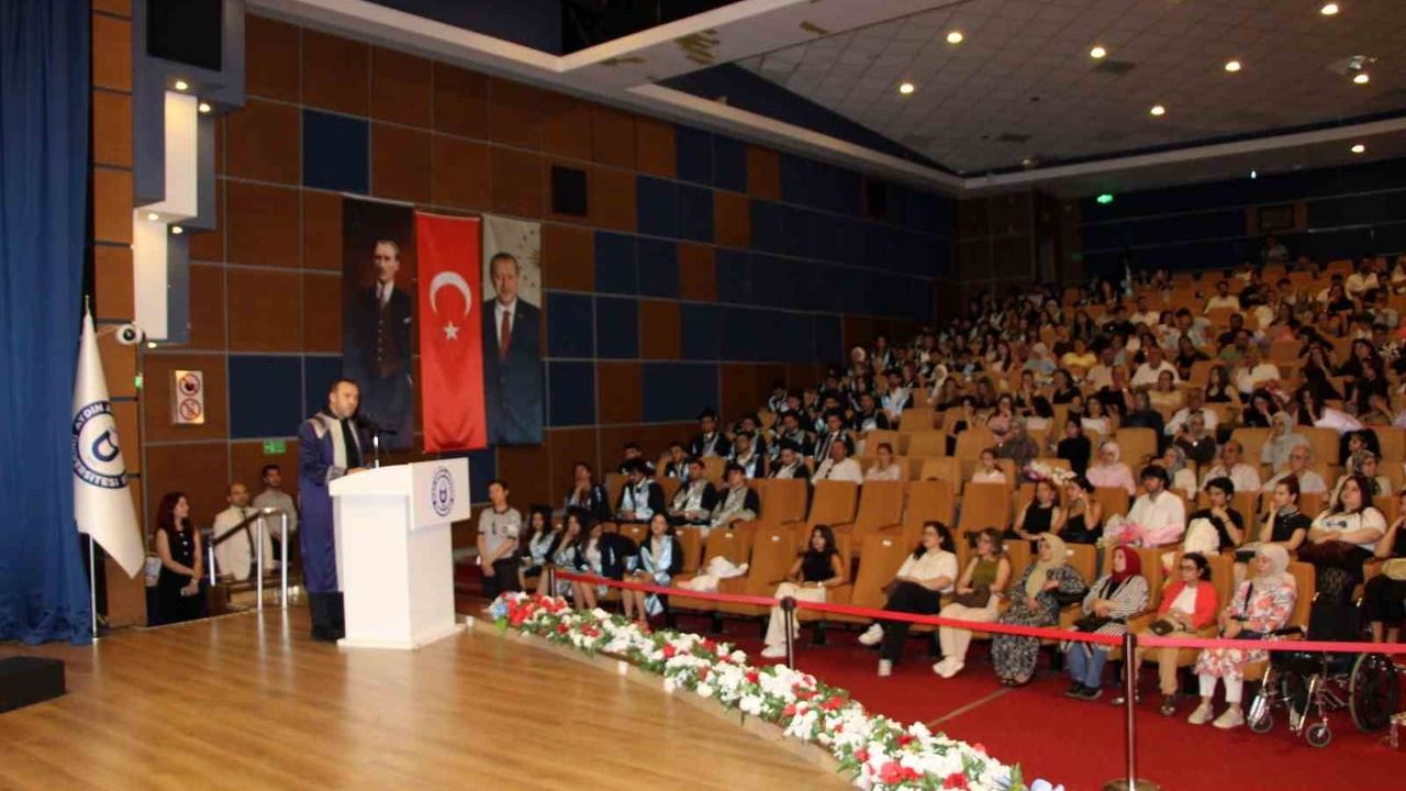 ADÜ Diş Hekimliği Fakültesi 8. dönem mezunlarını uğurladı