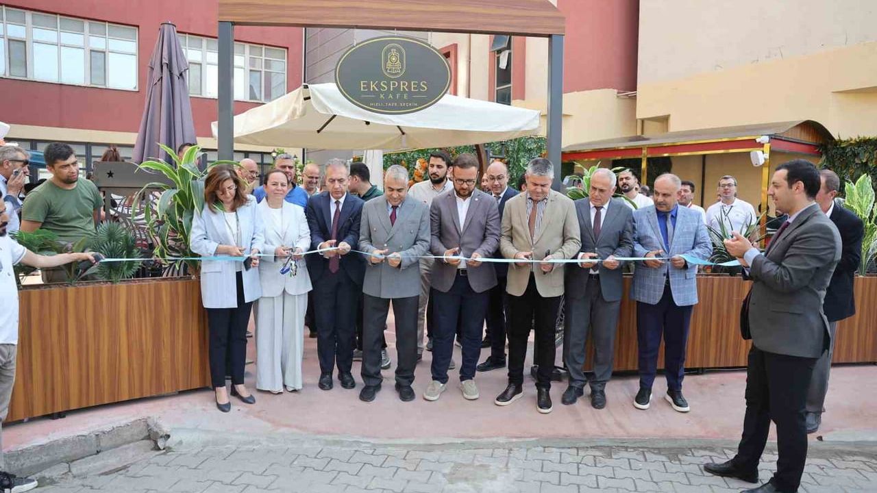 ADÜ rektörü Kent, yeni poliklinik ve laboratuvar çalışmalarını inceledi
