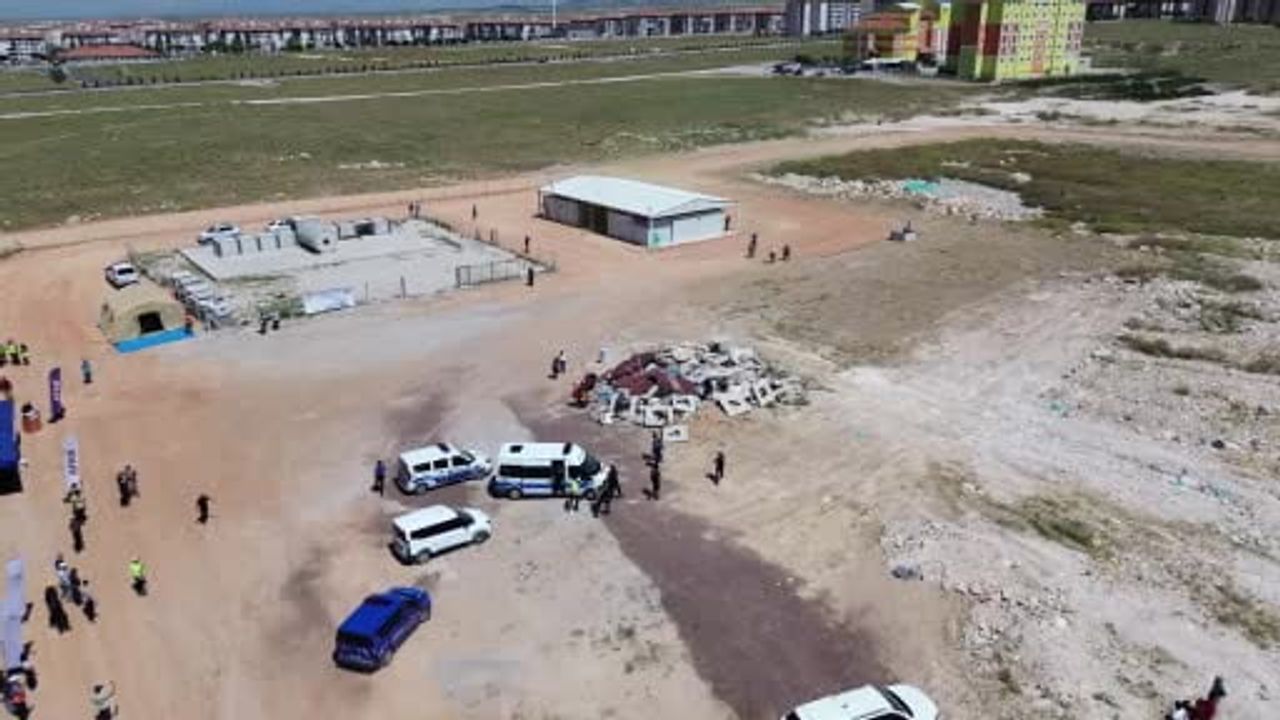 AFAD gönüllüsü, 6 Şubat'ta 40 akrabasını kaybettikten sonra tatbikatta görev aldı