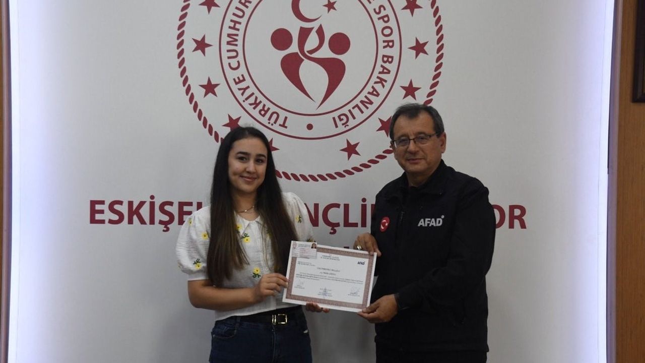 AFAD gönüllüsü öğrenciler ilk yardım belgelerini aldı