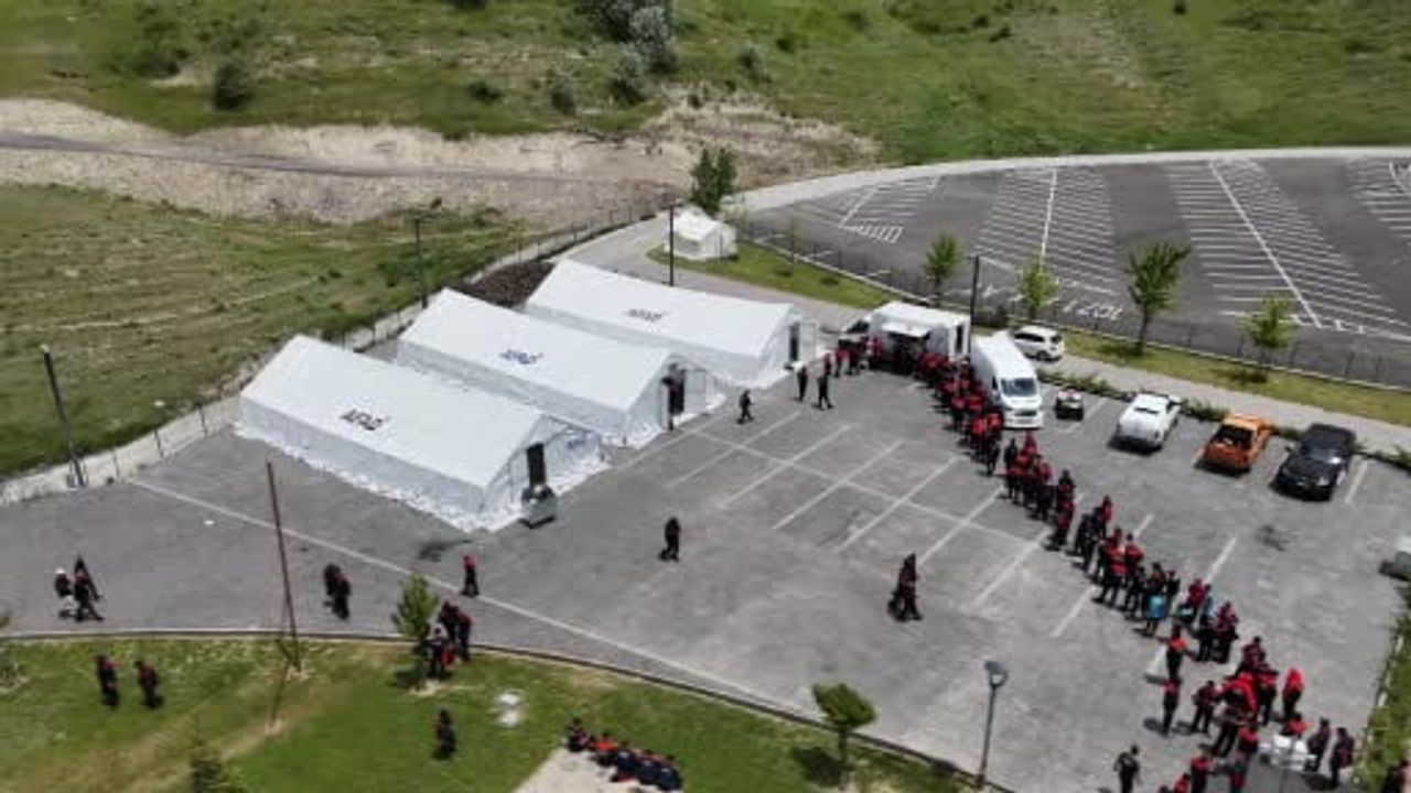 AFAD'ın 76 ilden 411 personelle tematik kampı Ahlat'ta başladı