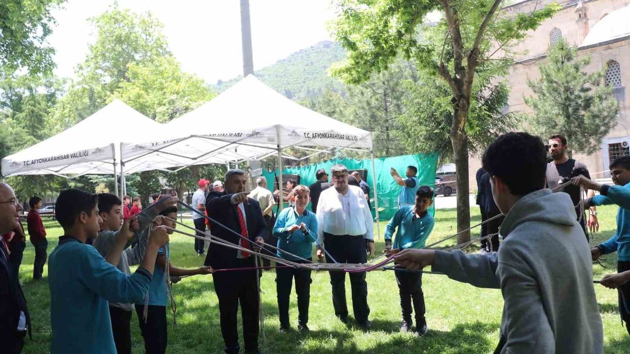 Afyonkarahisar'da 'Çevreme Duyarlıyım, Değerlerime Sahip Çıkıyorum' yıl sonu cami şenlikleri başladı